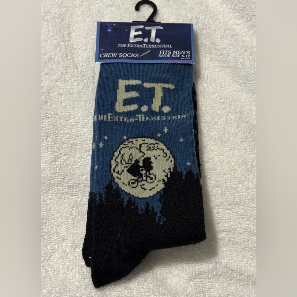 E.T. The Extra-Terrestrial Movie Crew Socks, Fits Men’s Adult Shoe Size 6-12